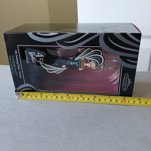 2004 Hallmark Keepsake Ornament Barbie 45th Anniversary +light display stand NIB - Picture 9 of 10